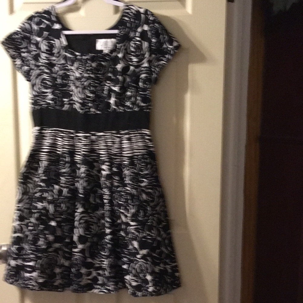 JULIAN TAYLOR NEW YORK Woman’s dress size 14